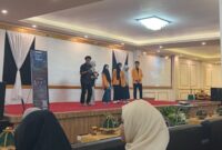 Potret Tim Produksi  Pada Saat Menjelaskan Karya Film Pendeknya (Foto: Florencya Alnisa Christin)