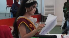 Foto Angelina sedang menilai finalis duta kampus teknik UNM, (Foto: Muh. Apdal Adriansyah.)