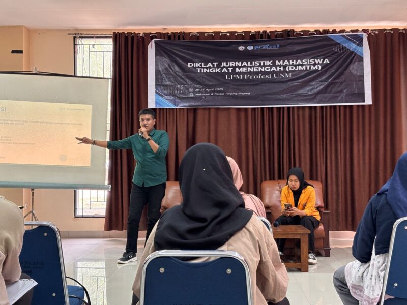 Potret Pemateri Saat Memaparkan, (Foto: Insyiraah Putri Aeni Hs)