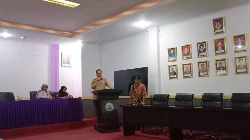 Sambutan Dekan Fakultas Bahasa dan Sastra UNM, (Foto: St. Masyita Rahmi)