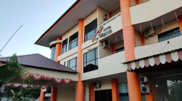 Suasana halaman Hotel La Macca, (Foto: Int.)