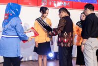 Penyerahan Sertifikat kepada 1st Winner Mapres FT UNM, (Foto: Ist.)