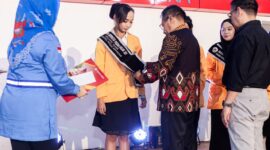 Penyerahan Sertifikat kepada 1st Winner Mapres FT UNM, (Foto: Ist.)