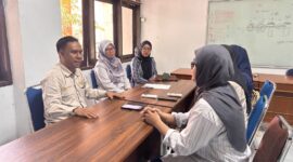 Potret WD III FT saat klarifikasi kasus tersebut kepada awak profesi di gedung AE Pps UNM, (Foto: Ibnu Qayyum Abdullah)