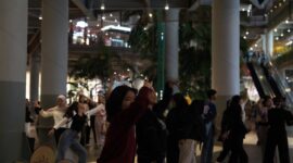 Potret Situasi Flash Mob Wicked The Musical di Nipah Mall, (Foto: ist.)