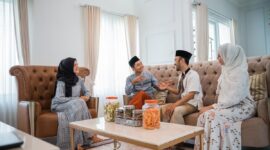 Ilustrasi seseorang sedang melakukan kunjungan ke rumah kerabat,(Foto: Int.)