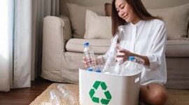 Potret seseorang menerapkan gaya hidup zero waste, (Foto: Int.)