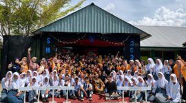 Sesi foto bersama pada pembukaan kegiatan Sastra Masuk Sekolah, (Foto: Ist.)