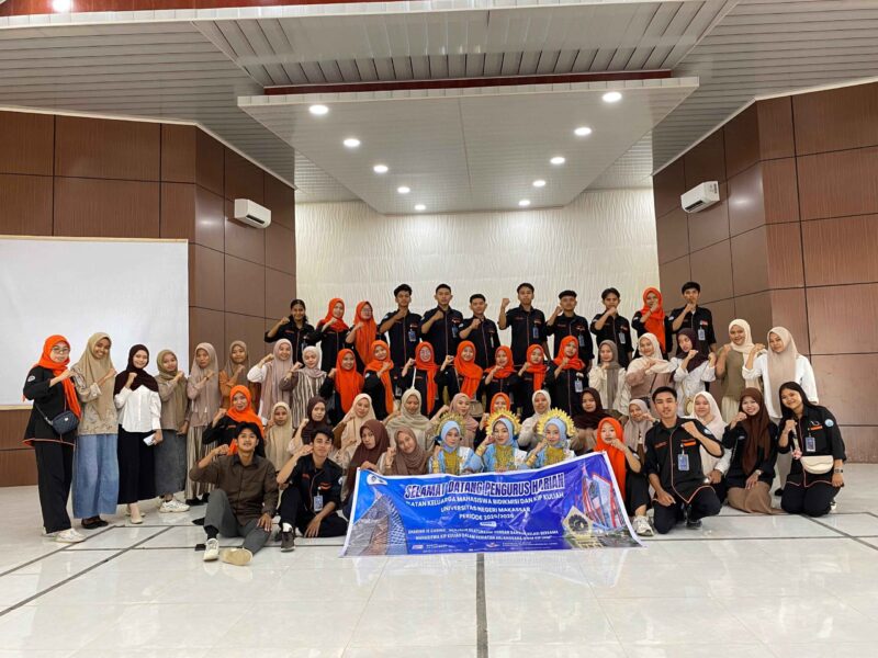 Foto bersama pengurus harian IKBIM KIP UNM dengan mahasiswa KIP Kuliah di kampus VI Bone (Foto: Muhammad Nasruddin)