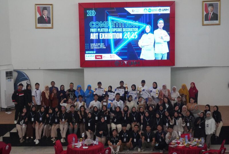 Foto Bersama pada Kompetisi dan Pameran Kuliner PKK UNM, (Foto: Dok.Profesi.)