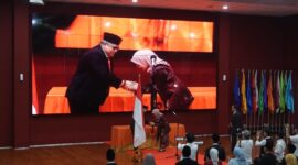 Potret Pelantikan Resmi Hartati Sebagai WR II UNM, (Foto: Dok. Profesi)