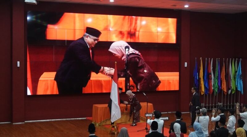 Potret Pelantikan Resmi Hartati Sebagai WR II UNM, (Foto: Dok. Profesi)