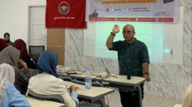 Potret pemberian materi kepada peserta Diklat Jurnalistik 2025, (Foto: Ist.)