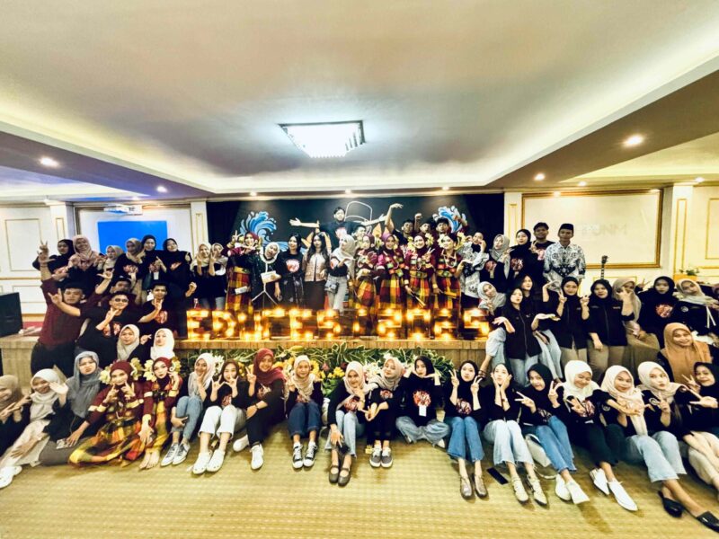 Dokumentasi Bersama seluruh Partisipan setelah kegiatan Pentas Seni Edufest 2025 (Foto: Muhammad Nasruddin)