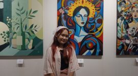 Potret Fidia Shantika di depan karya lukisnya dengan judul 