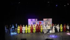 Suasana akhir pementasan panggung suara oleh mahasiswa Bahasa dan Sastra angkatan 23, (Foto: Dok. Profesi)