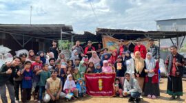 Foto bersama IMM UNM dan Anak-anak Kampung Pandang, (Foto: Ist.)