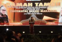 Penyampaian pesan dan kesan agum sebagai wisudawan terbaik,(foto: Dokumentasi Profesi)