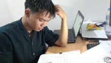 Potret mahasiswa saat dalam tekanan mengerjakan ujian dadakan (Foto : Florencya Alnisa Christin)