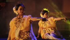 Penampilan Tari Arung Matoa pada milad ke XVI Aksara FIP UNM (Foto: Dokumentasi Profesi)
