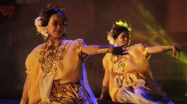Penampilan Tari Arung Matoa pada milad ke XVI Aksara FIP UNM (Foto: Dokumentasi Profesi)