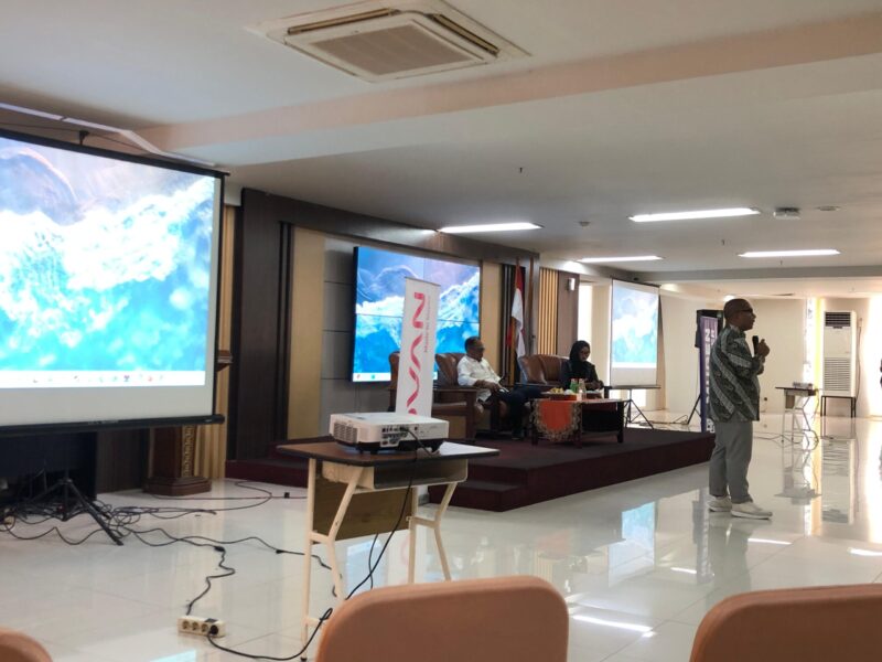Potret Tedi Hendratno saat pemberian materi ( Foto: Rahmadani)