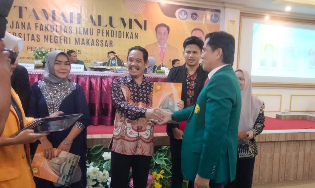 alumni terbaik pertama