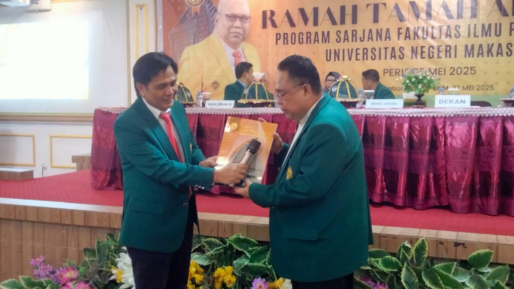 penyerahan nama wisudawan