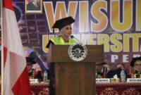 Potret Elma Alma Bahar dalam pidatonya sebagai wisudawan terbaik universitas, (Foto: Dok. Profesi.)