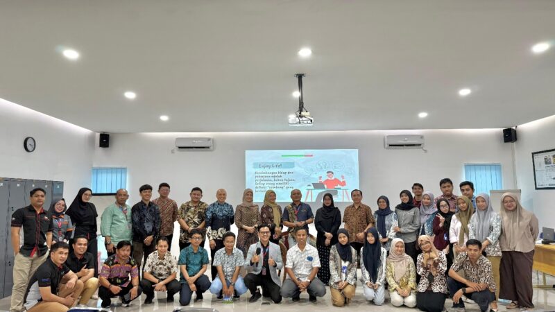Dokumentasi Foto Bersama Peserta dan Panitia setelah Workshop 