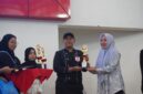 Suasana penyerahan piala kepada pemenang juara, (Foto: Dok. Profesi)