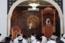 Khutbah Jumat oleh Syekh Ahmad bin Isa Al-Hazimiy di Masjid Nurul Ilmi UNM, (Foto: Muhammad Nasruddin)