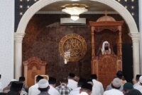 Khutbah Jumat oleh Syekh Ahmad bin Isa Al-Hazimiy di Masjid Nurul Ilmi UNM, (Foto: Muhammad Nasruddin)