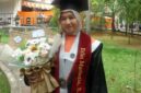 Potret Erlin Marbella wisudawan terbaik I Periode Mei 2025 dari Fakultas Seni dan Disign Universitas Negeri Makassar, (Foto : Ist)