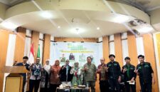 Prosesi foto bersama pada seminar Kewirausahaan IPMIL RAYA UNM, (Foto: Ist.)