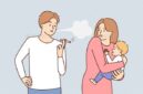 Ilustrasi Seseorang Merokok di Dekat Anak Kecil, (Foto: Int.)