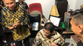 Potret Wakil Menteri Desa dan  Pembangunan Daerah Tertinggal saat berkunjung di Bank sampah Coko Nuri, (Foto: Dok. Profesi)