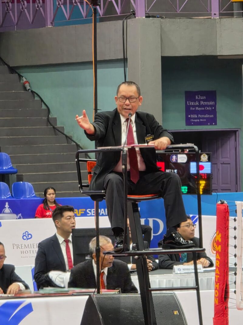 Jamalong saat menjadi wasit, (Foto: Ist.)