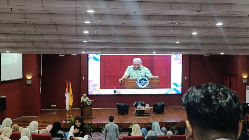 Rektor UNM Dalam Sambutannya di Seminar Internasional Akuntansi, (Foto: Ist.)
