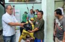 Suasana pembagian daging kurban, (Foto: Int.)
