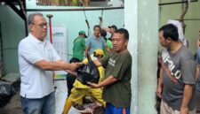 Suasana pembagian daging kurban, (Foto: Int.)