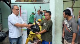 Suasana pembagian daging kurban, (Foto: Int.)
