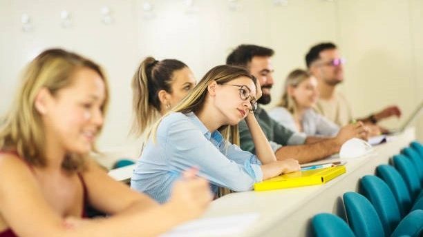 Ilustrasi Mahasiswa mengalami gagal fokus karen salah jurusan, (Foto: Int.)