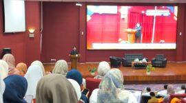 Potret Rendi Pangalila selaku ketua panitia saat sambutan, (Foto: Ibnu Qayyum Abdullah)