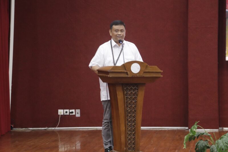 WD 3 FEB UNM dalam sambutan seminar nasional pendidikan akuntansi 2025 (Foto: Ibnu Qayyum Abdullah)