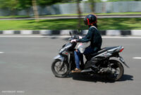 Potret seseorang sedang berkendara dengan aman,(Foto: Int.)
