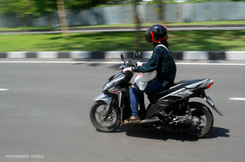 Potret seseorang sedang berkendara dengan aman,(Foto: Int.)