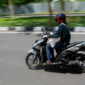 Potret seseorang sedang berkendara dengan aman,(Foto: Int.)