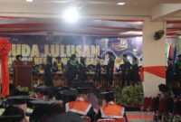 Suasana wisudawan saat penyerahan ijazah, (Foto: Dok. Profesi.)