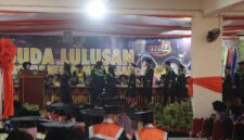 Suasana wisudawan saat penyerahan ijazah, (Foto: Dok. Profesi.)